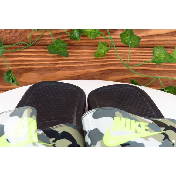 Nike Youth Boys Shoes Sz 7 M Green Synthetic Slide - Picture 3 of 7